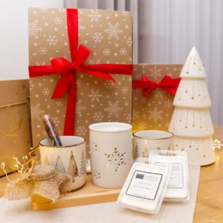 Świąteczny zestaw prezentowy - kominek + 2 x wosk do kominka, 2 x kubek + herbata + miód
